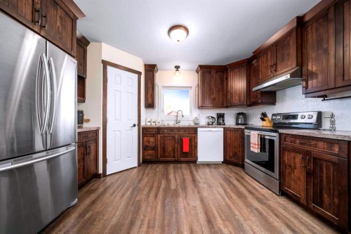 94075 Range Road 115, Burdett, AB - Indoor Photo Showing Kitchen