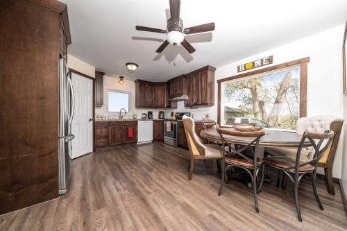 94075 Range Road 115, Burdett, AB - Indoor Photo Showing Other Room