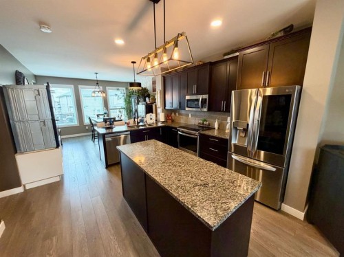 527 Moonlight Lane West, Lethbridge, AB - Indoor Photo Showing Kitchen With Upgraded Kitchen