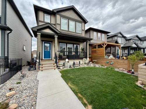 527 Moonlight Lane WEST Lethbridge, AB T1J 5K1