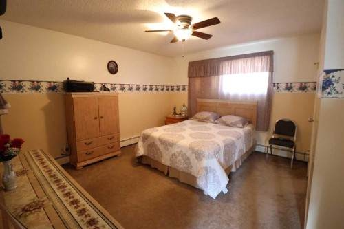 145004 Rr164, Vauxhall, AB - Indoor Photo Showing Bedroom