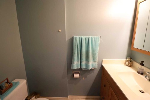 145004 Rr164, Vauxhall, AB - Indoor Photo Showing Bathroom