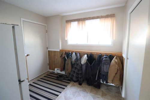 145004 Rr164, Vauxhall, AB - Indoor Photo Showing Other Room
