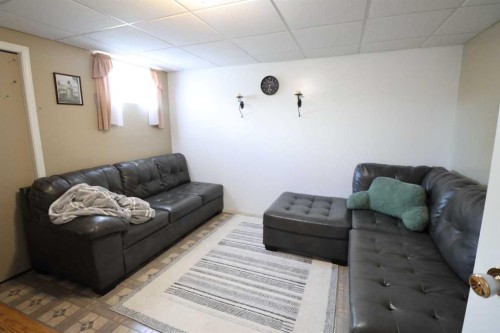 145004 Rr164, Vauxhall, AB - Indoor