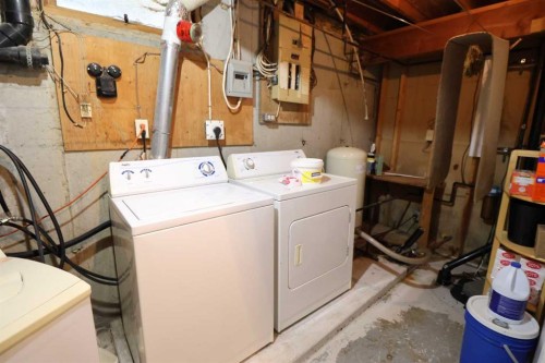 145004 Rr164, Vauxhall, AB - Indoor Photo Showing Laundry Room