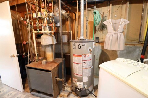 145004 Rr164, Vauxhall, AB - Indoor Photo Showing Basement