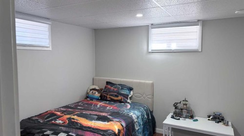 208 3Rd Avenue East, Bow Island, AB - Indoor Photo Showing Bedroom