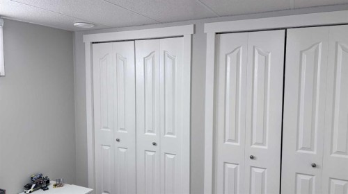 208 3Rd Avenue East, Bow Island, AB - Indoor