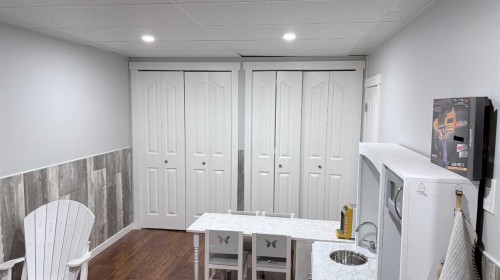 208 3Rd Avenue East, Bow Island, AB - Indoor