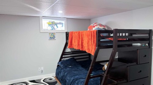 208 3Rd Avenue East, Bow Island, AB - Indoor