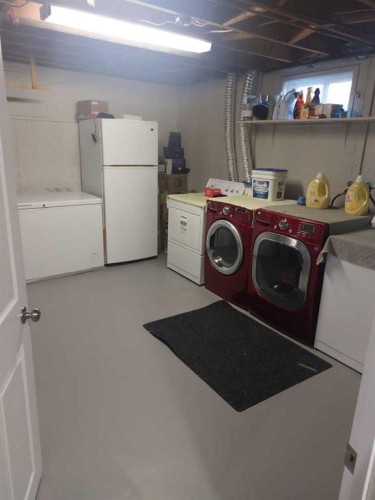 208 3Rd Avenue East, Bow Island, AB - Indoor Photo Showing Laundry Room