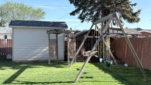 208 3Rd Avenue East, Bow Island, AB - Outdoor