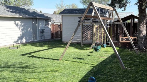 208 3Rd Avenue East, Bow Island, AB - Outdoor