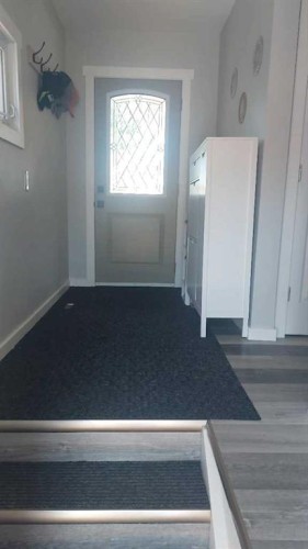 208 3Rd Avenue East, Bow Island, AB - Indoor Photo Showing Other Room