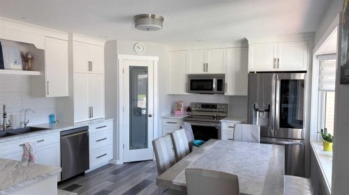 208 3Rd Avenue East, Bow Island, AB - Indoor Photo Showing Kitchen With Upgraded Kitchen