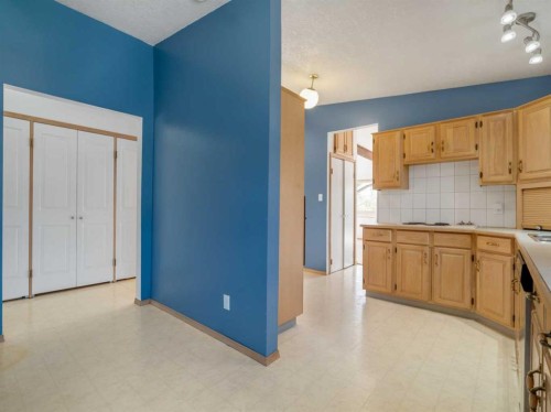 120S 300E, Raymond, AB - Indoor Photo Showing Kitchen