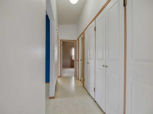 120S 300E, Raymond, AB - Indoor Photo Showing Other Room