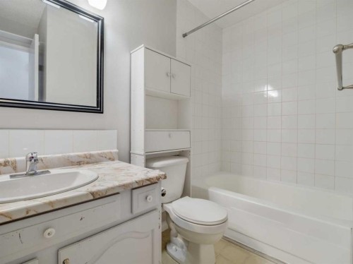 120S 300E, Raymond, AB - Indoor Photo Showing Bathroom