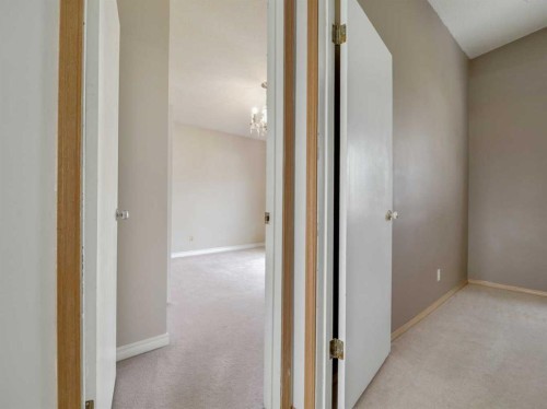 120S 300E, Raymond, AB - Indoor Photo Showing Other Room