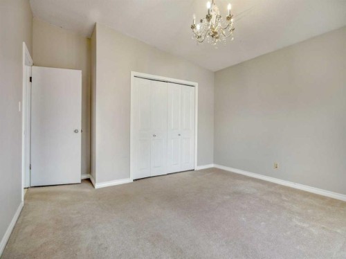 120S 300E, Raymond, AB - Indoor Photo Showing Other Room