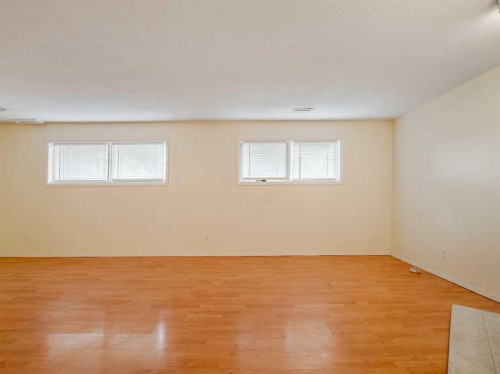 120S 300E, Raymond, AB - Indoor Photo Showing Other Room