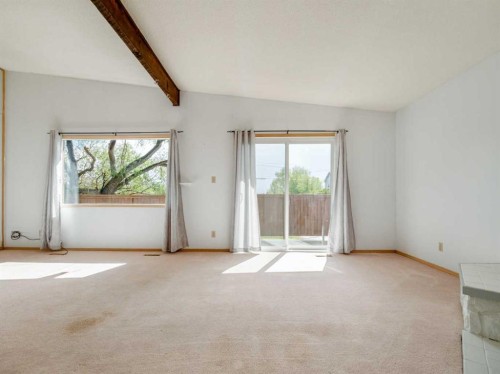 120S 300E, Raymond, AB - Indoor Photo Showing Other Room