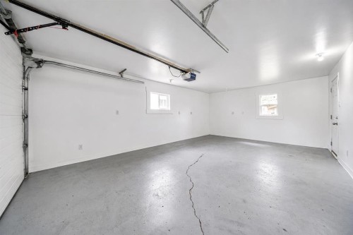 5716 53 Street, Taber, AB - Indoor Photo Showing Garage