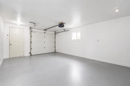 5716 53 Street, Taber, AB - Indoor Photo Showing Garage
