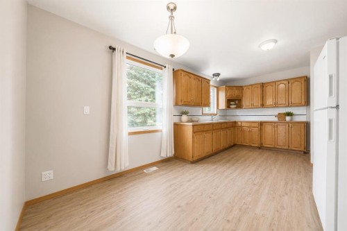 5716 53 Street, Taber, AB - Indoor Photo Showing Kitchen