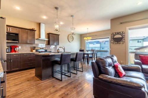 679 Keystone Chase West, Lethbridge, AB - Indoor Photo Showing Kitchen With Upgraded Kitchen
