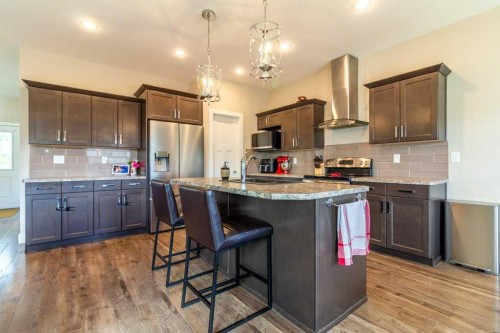 679 Keystone Chase West, Lethbridge, AB - Indoor Photo Showing Kitchen With Upgraded Kitchen