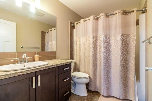679 Keystone Chase West, Lethbridge, AB - Indoor Photo Showing Bathroom