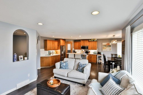 573 Squamish Lane West, Lethbridge, AB - Indoor Photo Showing Living Room