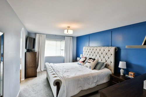 573 Squamish Lane West, Lethbridge, AB - Indoor Photo Showing Bedroom
