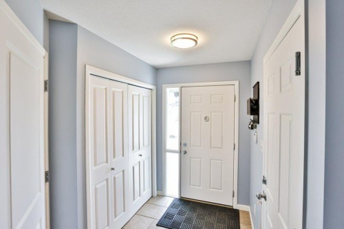 573 Squamish Lane West, Lethbridge, AB - Indoor Photo Showing Other Room