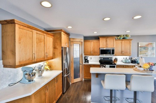 573 Squamish Lane West, Lethbridge, AB - Indoor Photo Showing Kitchen