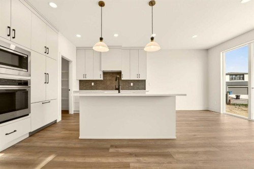 3105 44 Street South, Lethbridge, AB - Indoor Photo Showing Kitchen With Upgraded Kitchen
