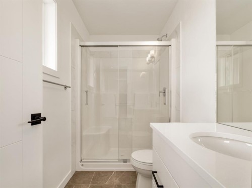 554 Malahat Green West, Lethbridge, AB - Indoor Photo Showing Bathroom