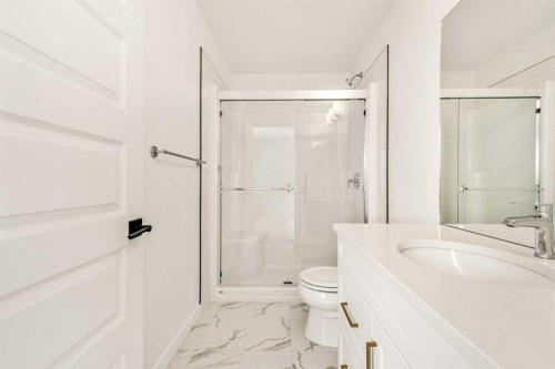 546 Malahat Green West, Lethbridge, AB - Indoor Photo Showing Bathroom