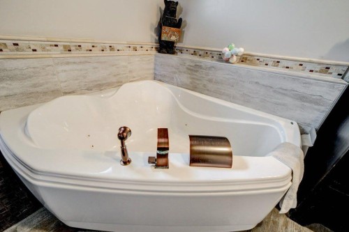8501 21 Avenue, Coleman, AB - Indoor Photo Showing Bathroom