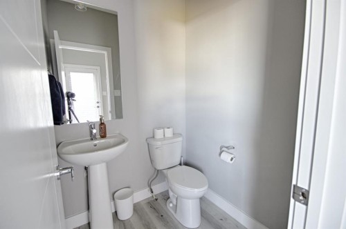 963 Miners Boulevard West, Lethbridge, AB - Indoor Photo Showing Bathroom