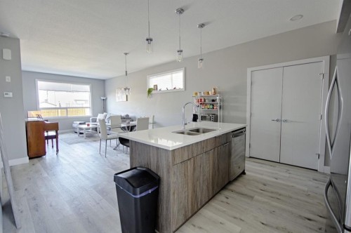 963 Miners Boulevard West, Lethbridge, AB - Indoor Photo Showing Kitchen With Double Sink