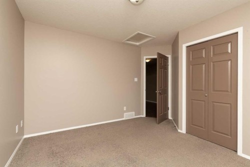 15 Blackfoot Boulevard West, Lethbridge, AB - Indoor Photo Showing Other Room