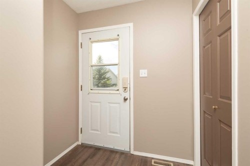 15 Blackfoot Boulevard West, Lethbridge, AB - Indoor Photo Showing Other Room