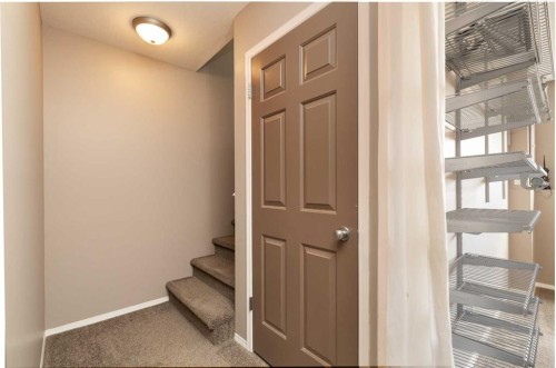 15 Blackfoot Boulevard West, Lethbridge, AB - Indoor Photo Showing Other Room