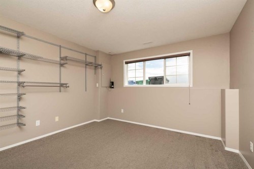 15 Blackfoot Boulevard West, Lethbridge, AB - Indoor Photo Showing Garage
