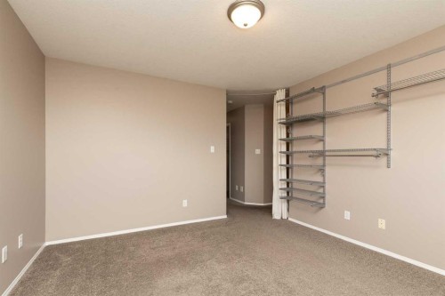 15 Blackfoot Boulevard West, Lethbridge, AB - Indoor Photo Showing Other Room