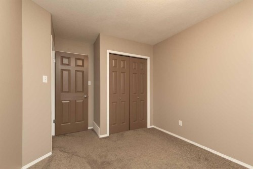 15 Blackfoot Boulevard West, Lethbridge, AB - Indoor Photo Showing Other Room
