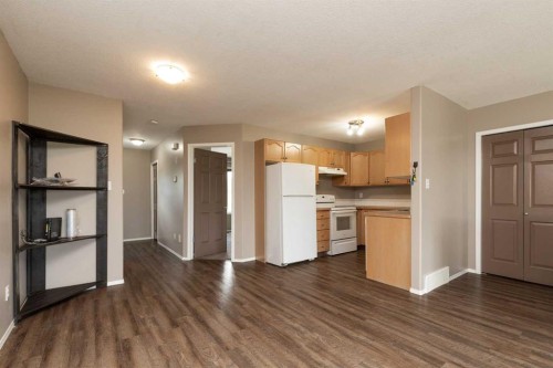 15 Blackfoot Boulevard West, Lethbridge, AB - Indoor Photo Showing Kitchen