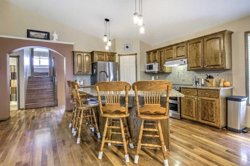 27 Kodiak Boulevard North, Lethbridge, AB - Indoor Photo Showing Kitchen